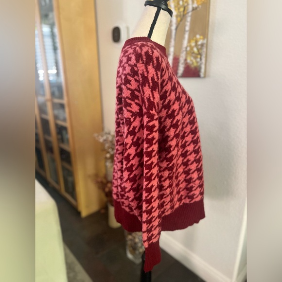 Ava & Via - pink & burgundy houndstooth sweater - Picture 4 of 10